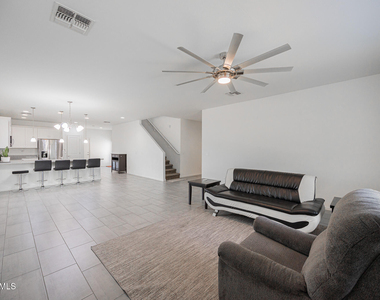 1711 W Pollack Street - Photo Thumbnail 5