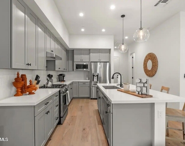5151 N 13th Place - Photo Thumbnail 7