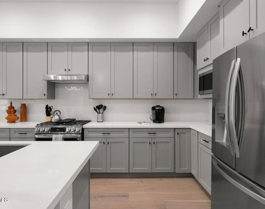 5151 N 13th Place - Photo Thumbnail 8