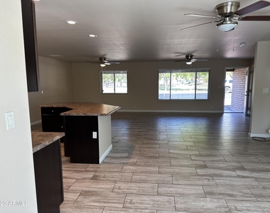 6013 E Evergreen Street - Photo Thumbnail 10