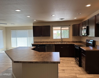 6013 E Evergreen Street - Photo Thumbnail 5