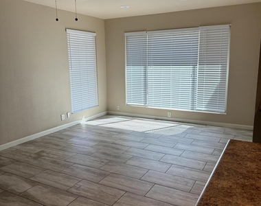 6013 E Evergreen Street - Photo Thumbnail 7