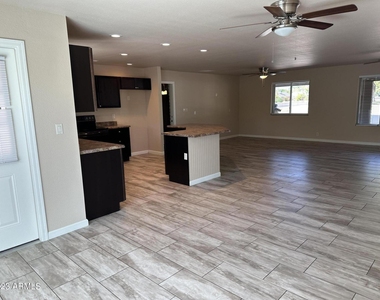 6013 E Evergreen Street - Photo Thumbnail 9