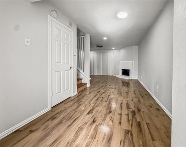 5840 Spring Valley - Photo Thumbnail 9