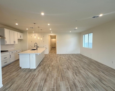 33340 N 132nd Drive - Photo Thumbnail 2