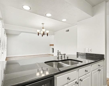 5926 Sandhurst Lane - Photo Thumbnail 10