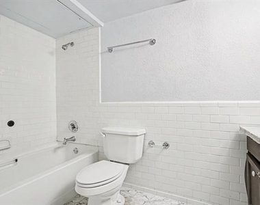 5926 Sandhurst Lane - Photo Thumbnail 20