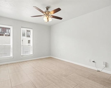 5926 Sandhurst Lane - Photo Thumbnail 12