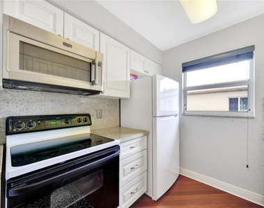 2701 Middle River Drive - Photo Thumbnail 7