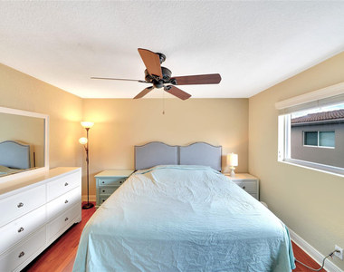 2701 Middle River Drive - Photo Thumbnail 12