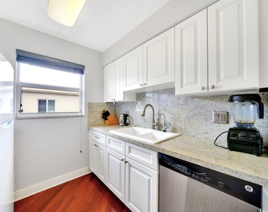 2701 Middle River Drive - Photo Thumbnail 36
