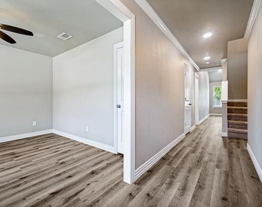 122 Elm Lane - Photo Thumbnail 3