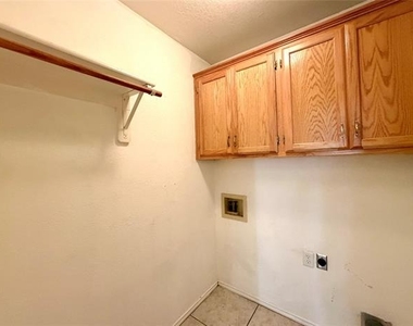 7310 Glenna Drive - Photo Thumbnail 10