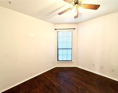 7310 Glenna Drive - Photo Thumbnail 9