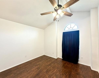 7310 Glenna Drive - Photo Thumbnail 7