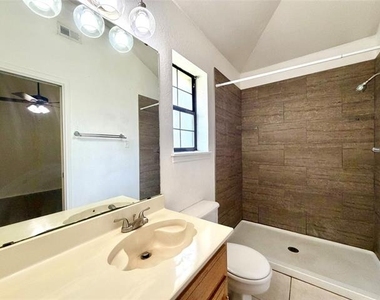 7310 Glenna Drive - Photo Thumbnail 5