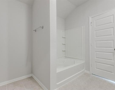 2421 Pacific Avenue - Photo Thumbnail 7