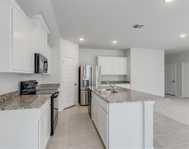 2421 Pacific Avenue - Photo Thumbnail 3