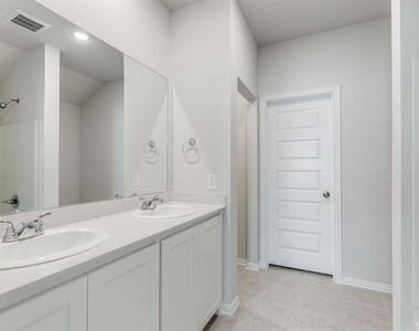2421 Pacific Avenue - Photo Thumbnail 8
