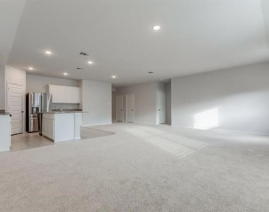 2421 Pacific Avenue - Photo Thumbnail 2