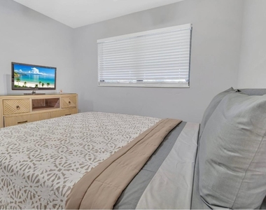 1304 Se 2nd Avenue - Photo Thumbnail 3