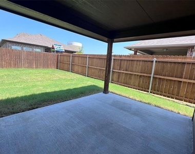 802 Tippit Lane - Photo Thumbnail 17