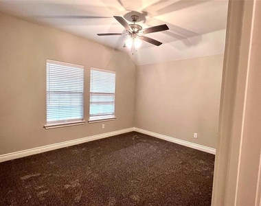 802 Tippit Lane - Photo Thumbnail 14