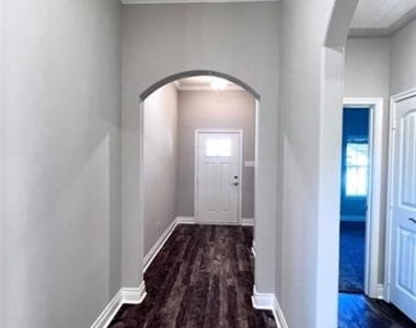 802 Tippit Lane - Photo Thumbnail 9