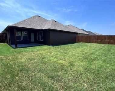 802 Tippit Lane - Photo Thumbnail 16