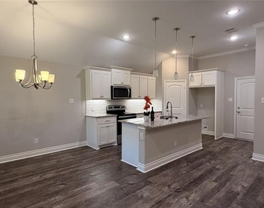 802 Tippit Lane - Photo Thumbnail 2