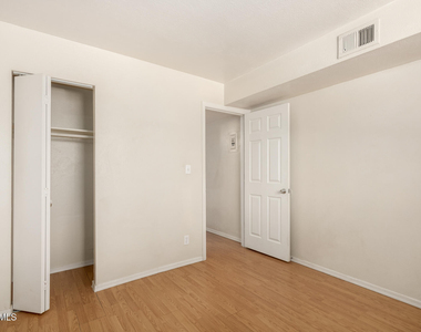 1204 W 5th Street - Photo Thumbnail 12