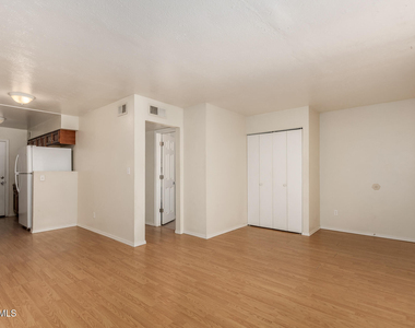 1204 W 5th Street - Photo Thumbnail 3