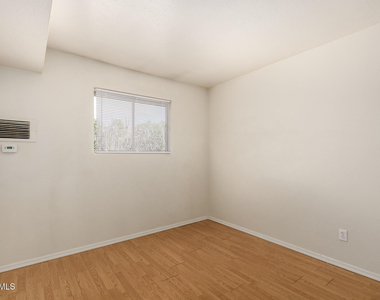 1204 W 5th Street - Photo Thumbnail 10