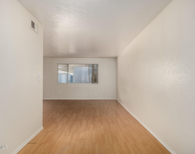 1204 W 5th Street - Photo Thumbnail 4