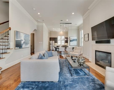 425 S Cesar Chavez Boulevard - Photo Thumbnail 3