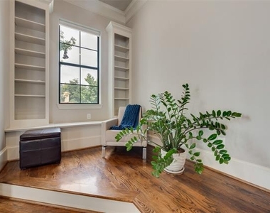 425 S Cesar Chavez Boulevard - Photo Thumbnail 10