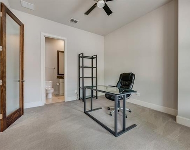 425 S Cesar Chavez Boulevard - Photo Thumbnail 8