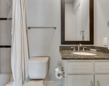 425 S Cesar Chavez Boulevard - Photo Thumbnail 9