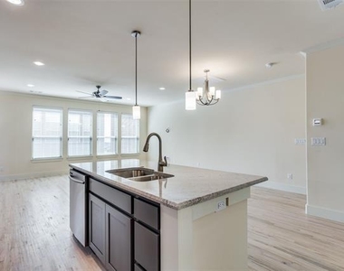 4316 Hartford Street - Photo Thumbnail 6