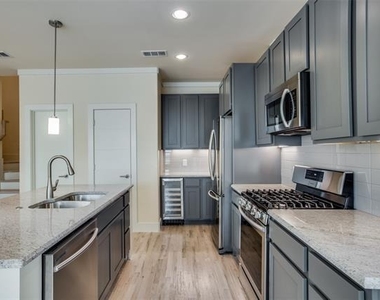 4316 Hartford Street - Photo Thumbnail 4