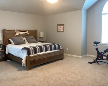 2965 Lakemont Drive - Photo Thumbnail 5