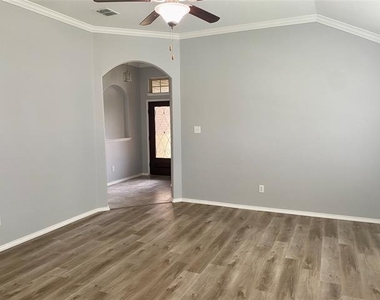 279 Oxford Drive - Photo Thumbnail 3