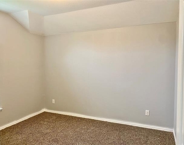 279 Oxford Drive - Photo Thumbnail 12
