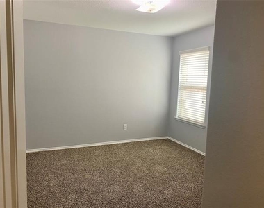 279 Oxford Drive - Photo Thumbnail 11