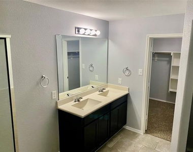 279 Oxford Drive - Photo Thumbnail 9