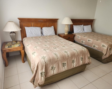 8913 Sandshot Court - Photo Thumbnail 12