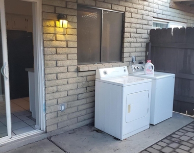 9228 N 7th Avenue - Photo Thumbnail 4