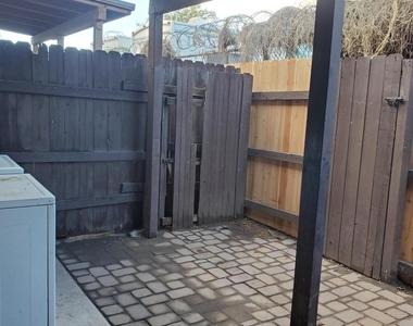 9228 N 7th Avenue - Photo Thumbnail 5