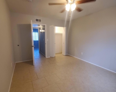 9228 N 7th Avenue - Photo Thumbnail 12