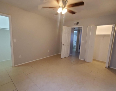 9228 N 7th Avenue - Photo Thumbnail 11